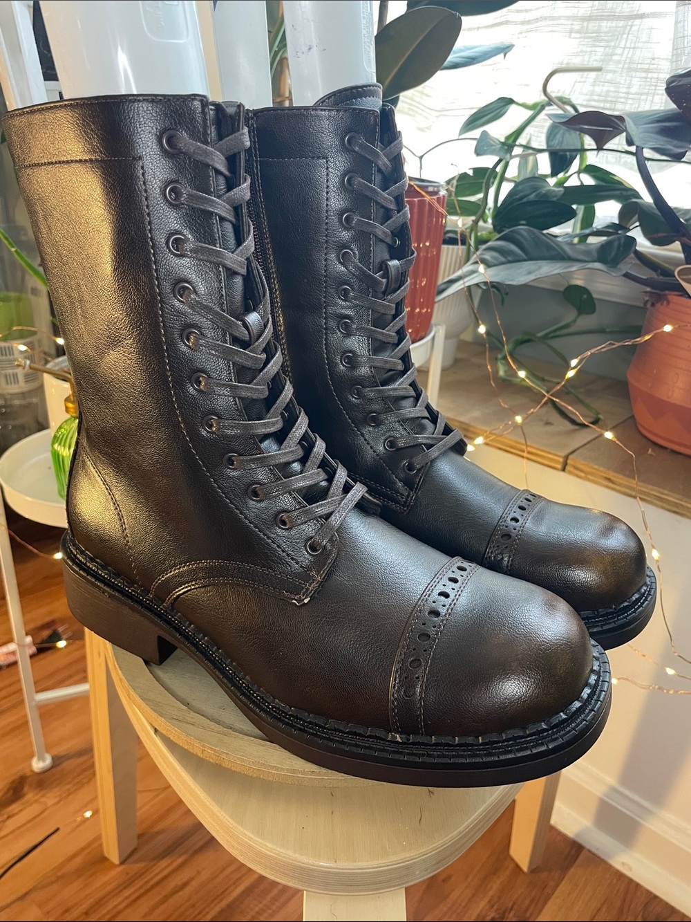 Combat boots